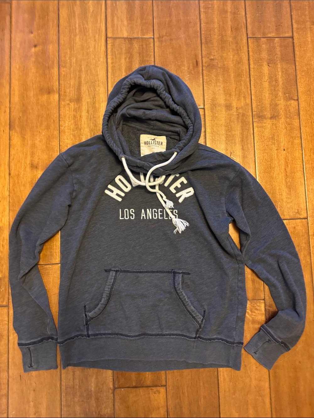 Hollister woman’s Navy Crewneck Hoodie with Los Angeles Graphic medium.